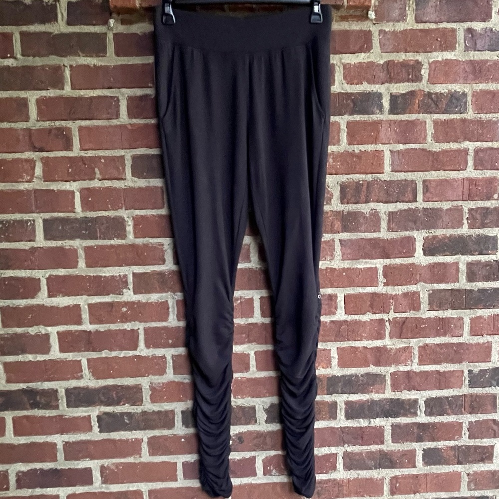 ALO Black Ruched Side / Gathered Side Leggings Pants with Side Pockets Large